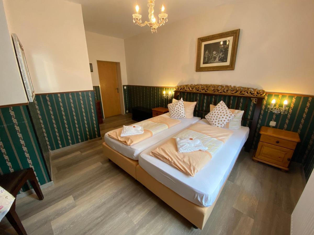 Kreuzerhof Hotel Garni Ротенбург об дер Таубер Екстериор снимка